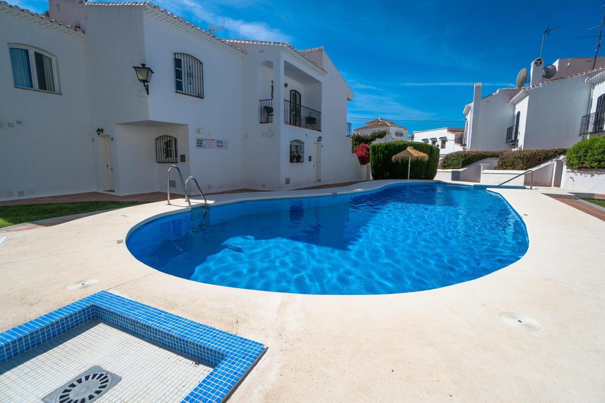 Pinos 20 Menyber Villa เนร์คา ภายนอก รูปภาพ